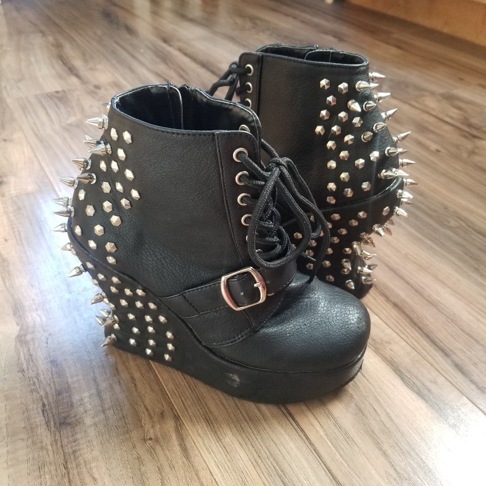 Demonia Bravo-23 ankle boot